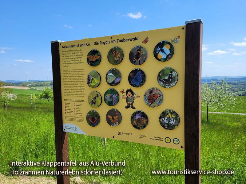Interaktive Klappentafel aus Alu-Verbund, Holzrahmen Naturerlebnisdörfer (lasiert)